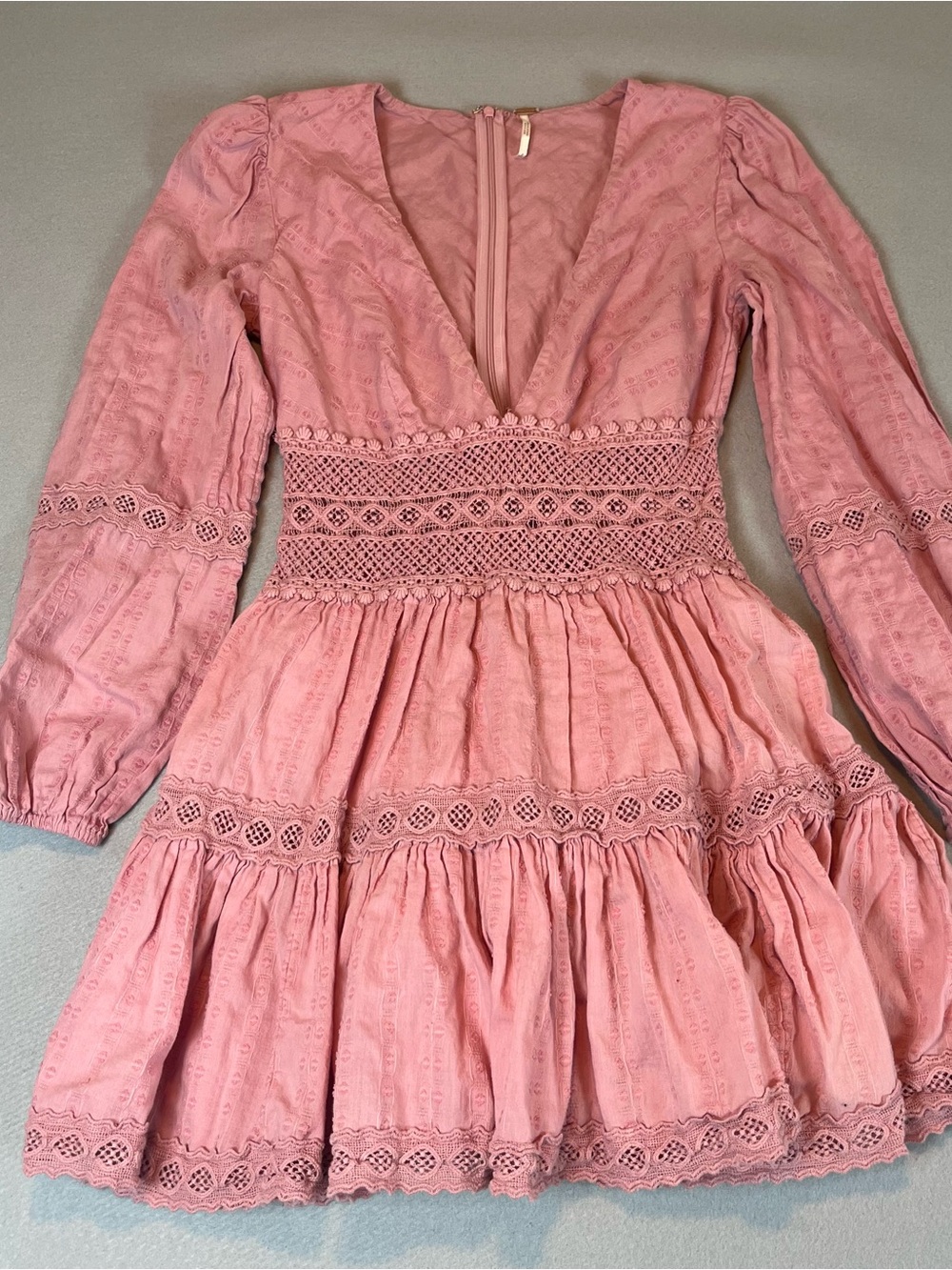 Free People Pink Boho Lace Mini Dress Size 2 V-Neck Tiered Long Sleeve Romantic - Picture 3 of 8